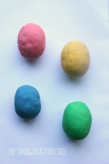 DIY-play-dough-surprise-eggs-666x1000