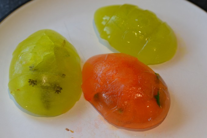 fizzy baking soda ice eggs for an Easter science activity