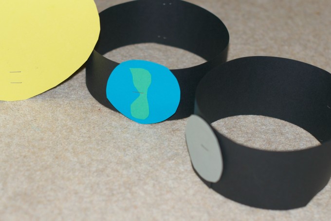 Activity demonstrating the orbit of the Sun, Earth and Moon for kids. Space Science for Kids