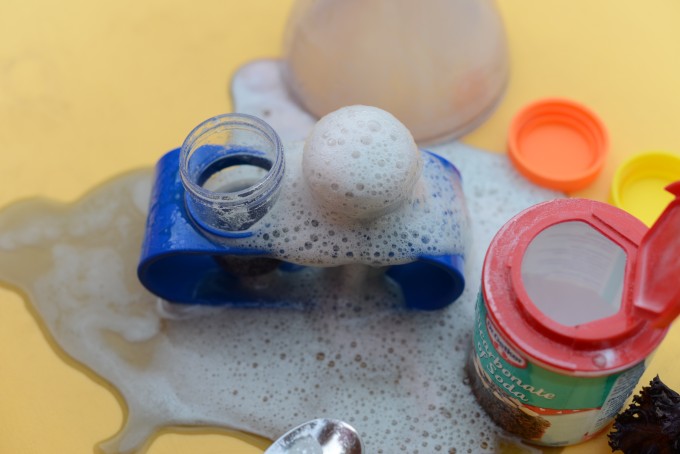 baking soda and vinegar reaction