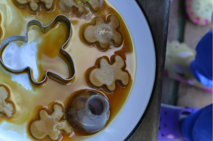 baking soda experiments - fizzy gingerbread men