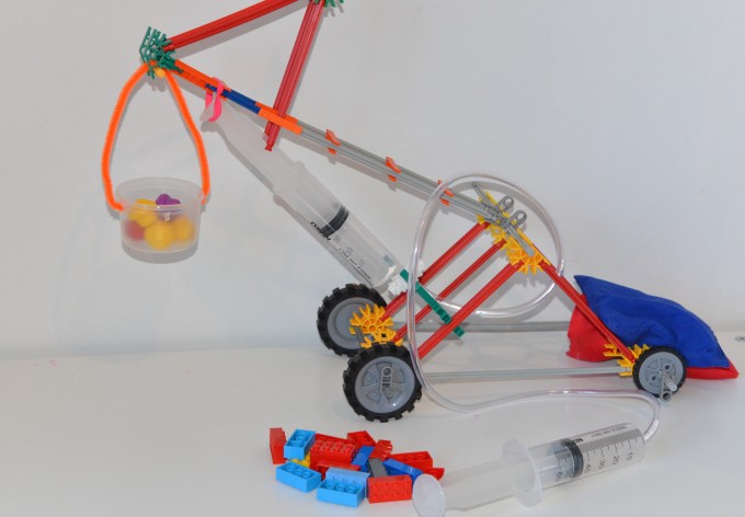 K'nex Crane made using a pneumatic system for a STEM challenge