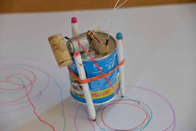Drawing Robot made with a small container, pens and a circuit with a motor