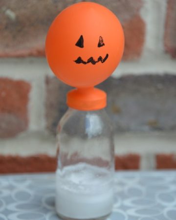 Blow up a pumpkin balloon - baking soda reaction