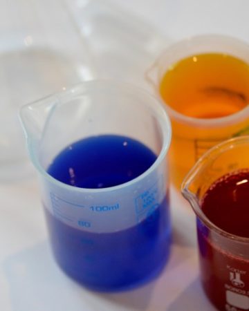 colour mixing activity - preschool science experiments