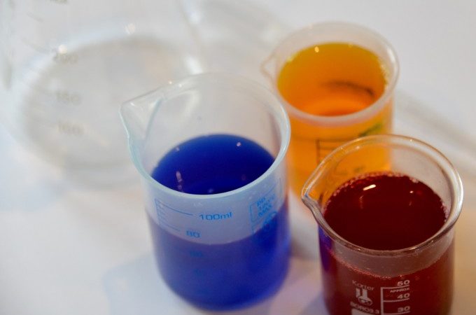 colour mixing activity - preschool science experiments