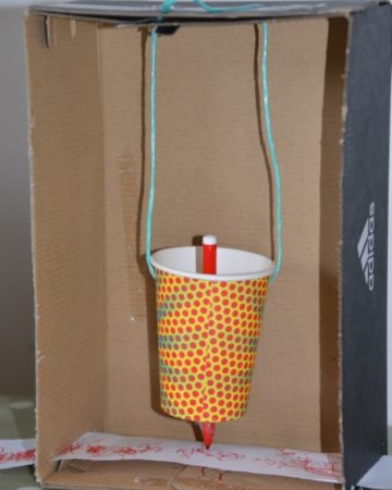 Model seismometer made with a shoebox