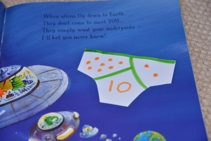 Aliens LOVe Underpants activities