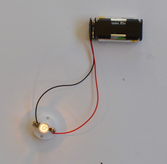 simple circuit made with a battery pack and light bulb.