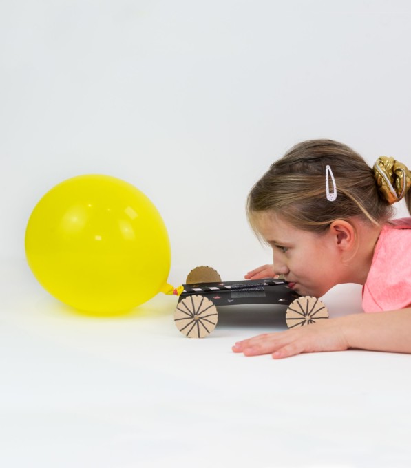 Balloon powered car