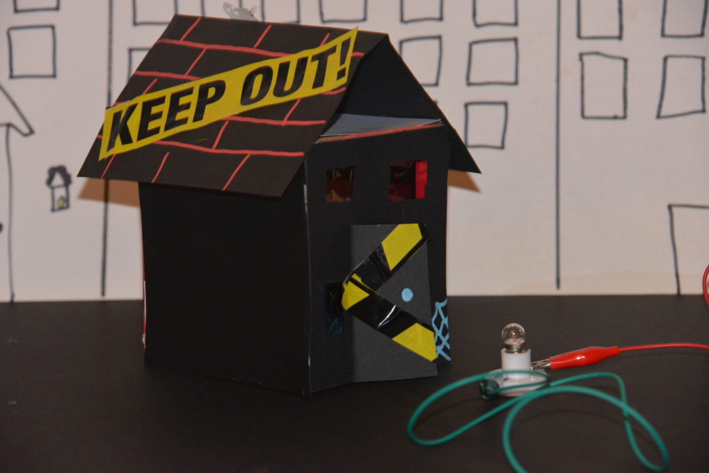 Halloween house with lightbulb circuit