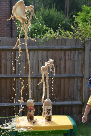 coke and mento eruption showing diet coke and normal coke