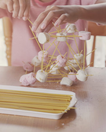 Marshmallow and spaghetti tower
