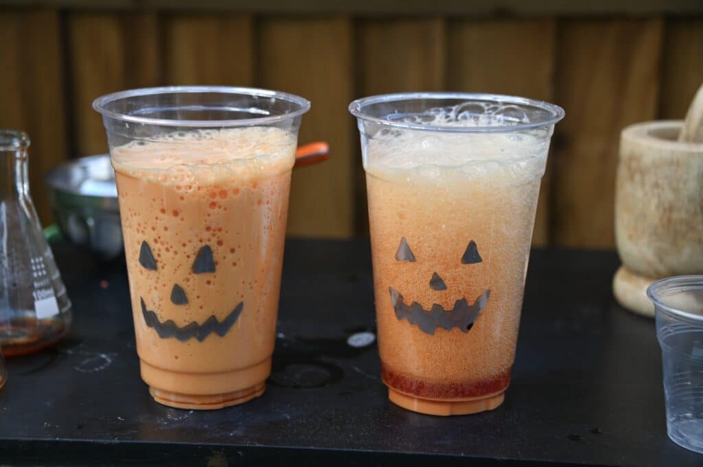Halloween fizzy pumpkin cups
