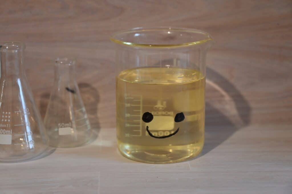 disappearing beaker science demonstration. Refractive index