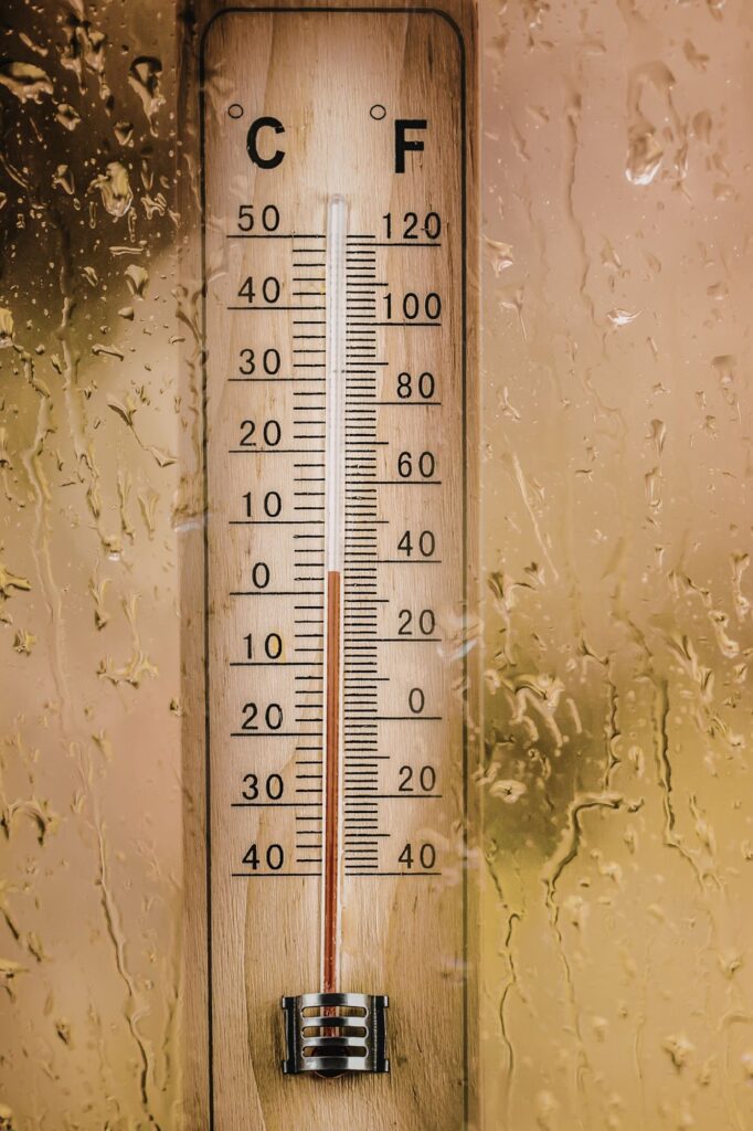 Thermometer showing the celsius and fahrenheit temperature scale